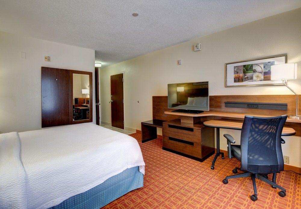 Fairfield Inn And Suites By Marriott Potomac Mills Вудбридж Экстерьер фото